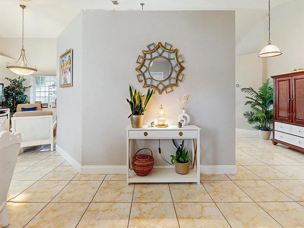 3 bed, 2.0 bath, 1613 sqft, $2,200 — Photo 3