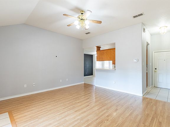 5th image of 717 Groves Rd