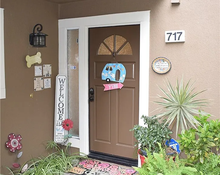 717 S Glenhurst Dr — Photo 2