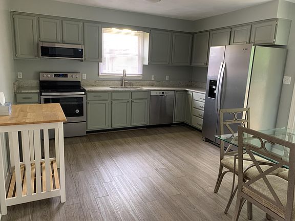 5th image of 722 Glenmore Dr
