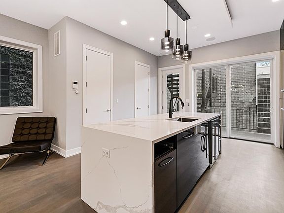 5th image of 2227 W Armitage Ave #1