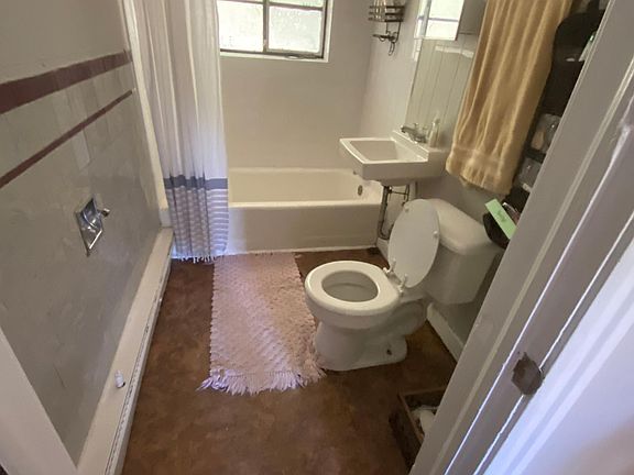 3rd image of 810 Northridge St #1A