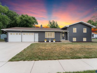 508 S 2nd Ave, Brandon, SD, 57005