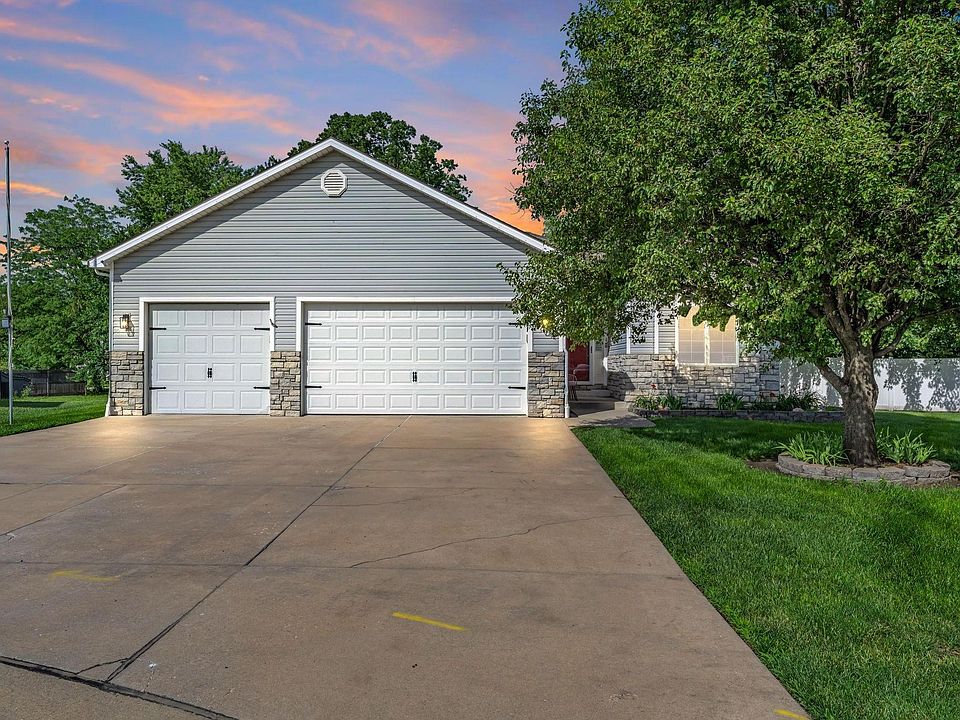 1st image of 4520 SW Woods Dr
