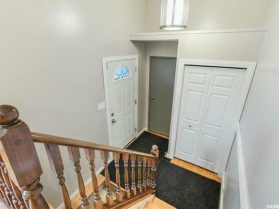 4th image of 1074 Middleton Cres
