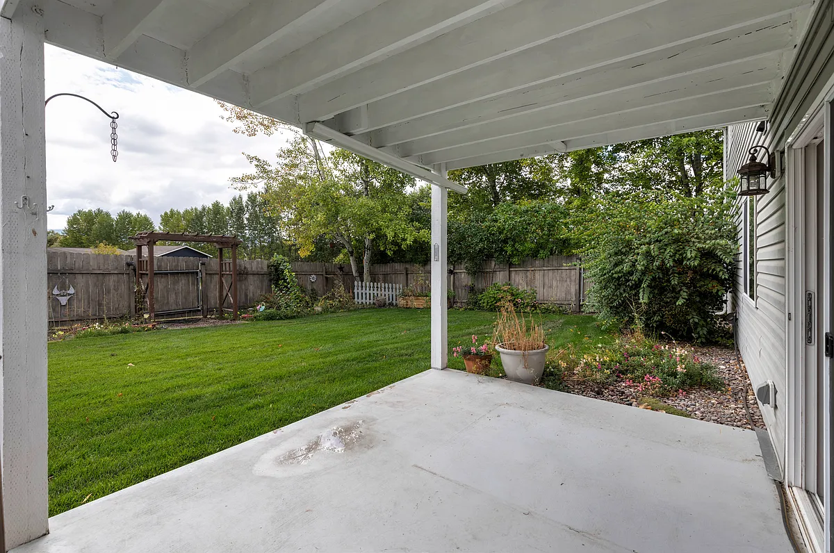 Building Photo - Grassland Dr