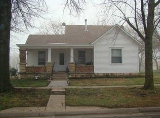 725 Iowa St, Alma, KS 66401
