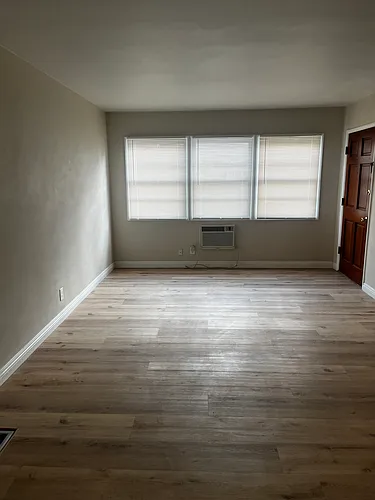 6239 Pickering Ave Photo 1