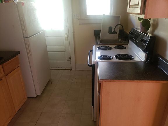 3rd image of 2159 Eastview Ave #2157