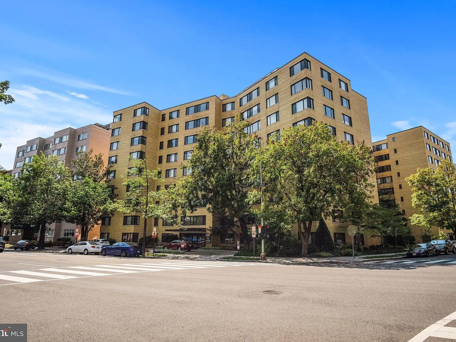 Garfield Condominium — Photo 2
