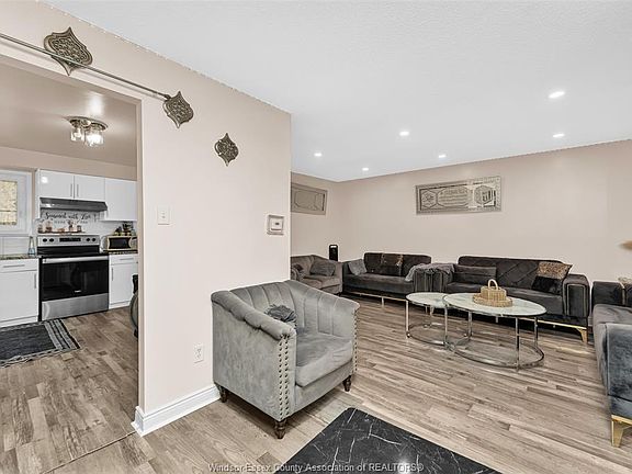 5th image of 3081 Fairlane Cres