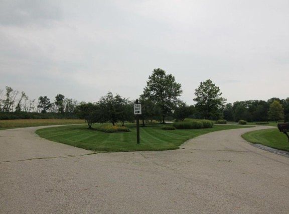 3rd image of 365 Larkspur Dr