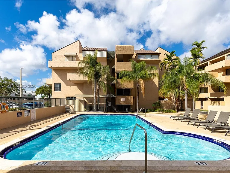10500 SW 108th Ave #B414 — Photo 16