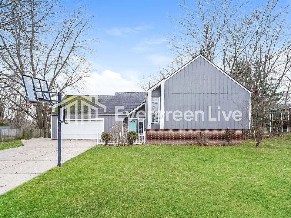 412 Wyoga Lake Blvd