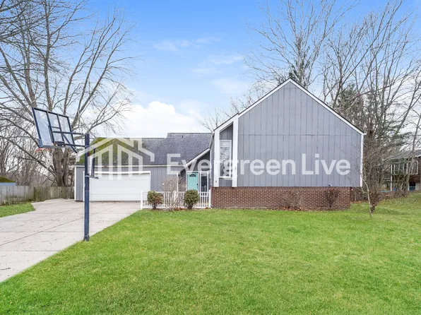 412 Wyoga Lake Blvd, Stow, OH 44224