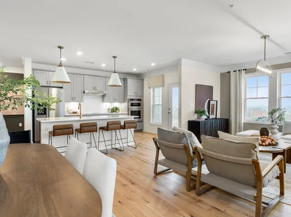 2 Stratton Dr #1109, Woburn, MA 01801