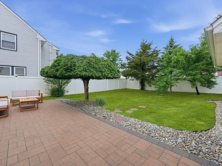 7 Fairview Ave — Photo 29