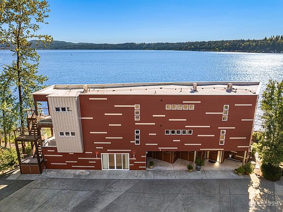 2nd image of 1531 E Lake Sammamish Parkway NE