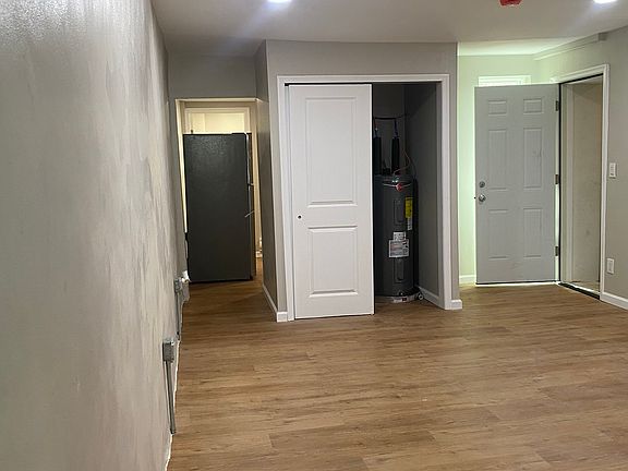 3rd image of 2633 Kensington Ave #2A