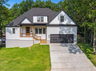 2961 N Oak Bailey Dr, Fayetteville, AR 72703