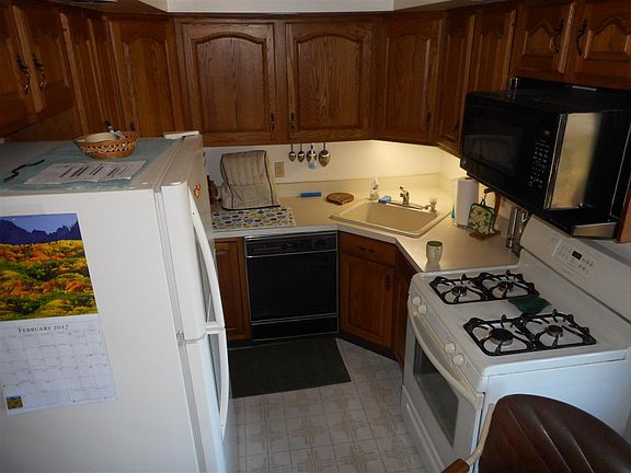 2nd image of 747 Sylvan Ln
