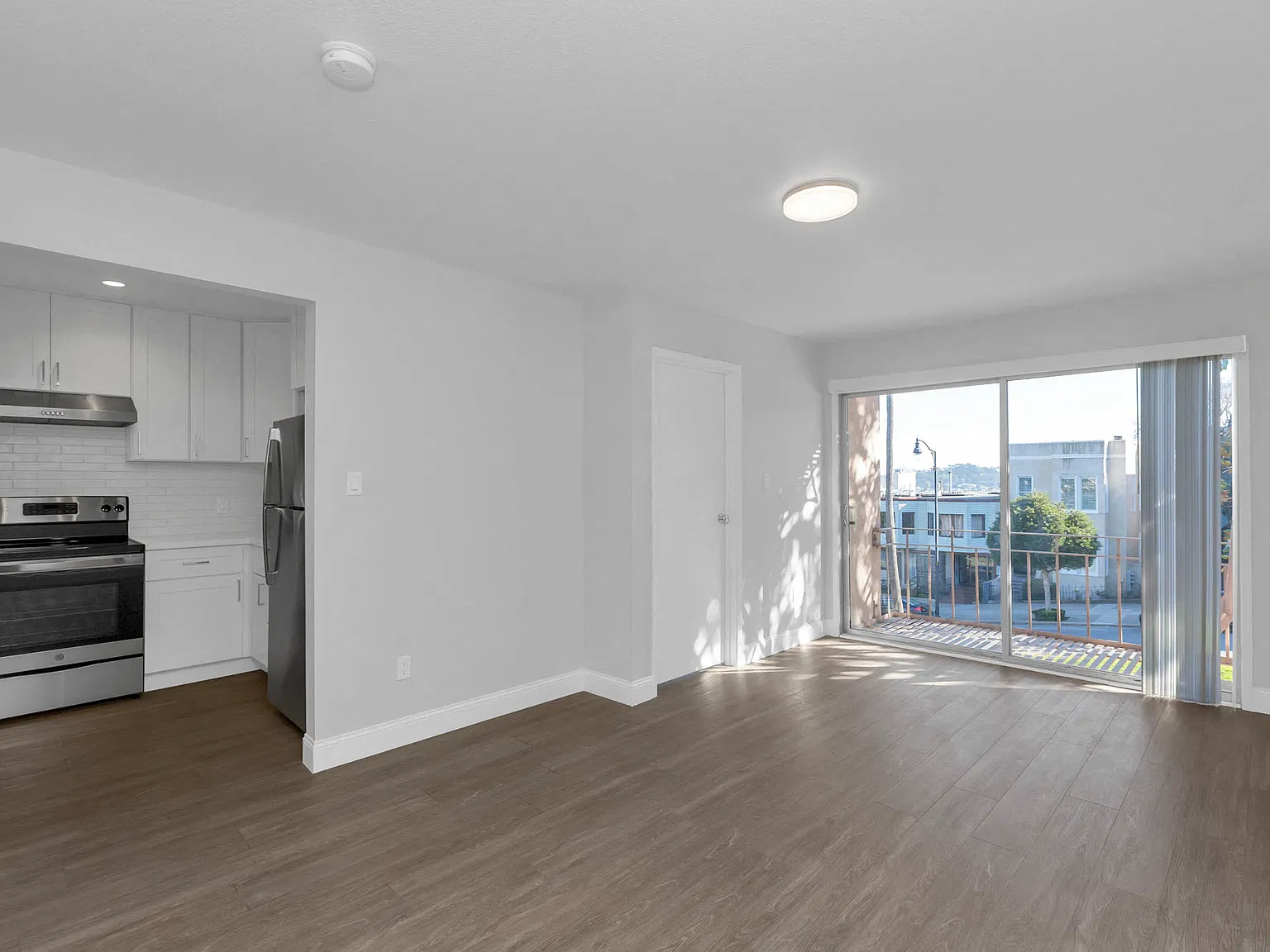 1064 Dolores — Photo 4