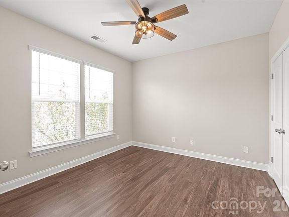 5th image of 3017 Woodlands Creek Dr
