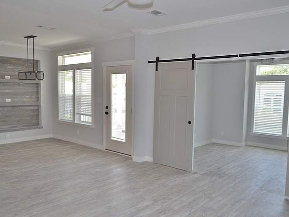5th image of 928 Olive Dr