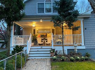 15 Sylvia St, Glen Head, NY 11545