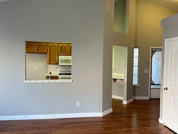 5th image of 1861 Parkwood Dr