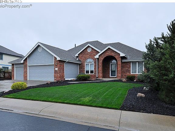 Private corner lot