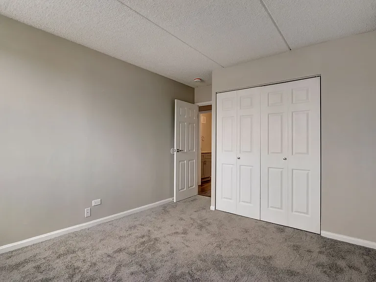 Bartlett Court Apartments — Photo 13