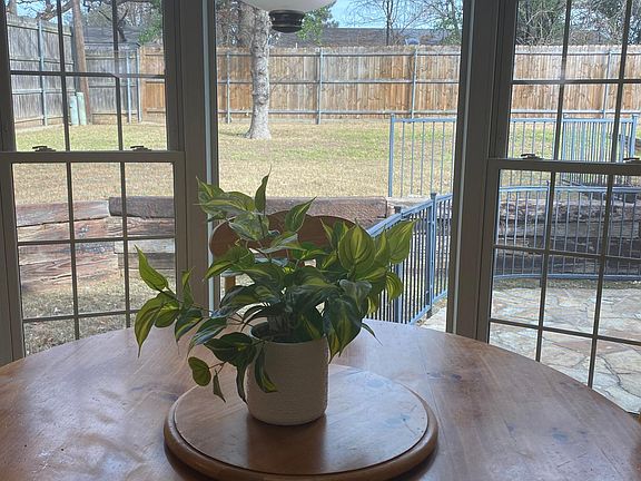 3rd image of 2803 Mintwood Pl