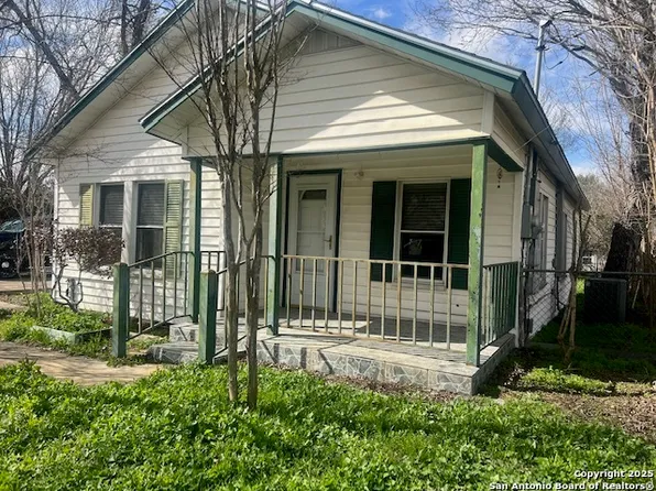 1117 Standish, Floresville, TX 78114