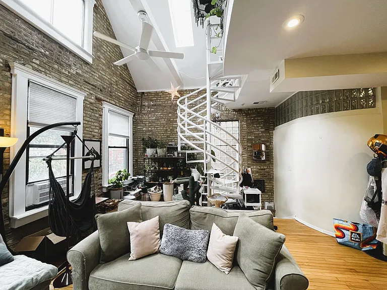 2032 W Homer St #2F — Photo 8