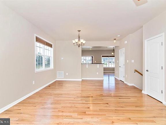 4th image of 10342 Lantern Ln