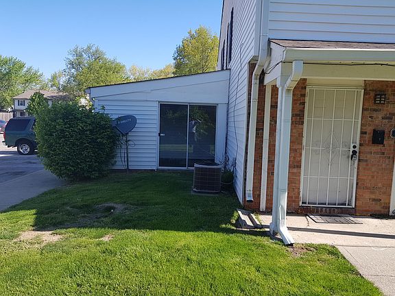 2nd image of 4813 Oakwood Trl