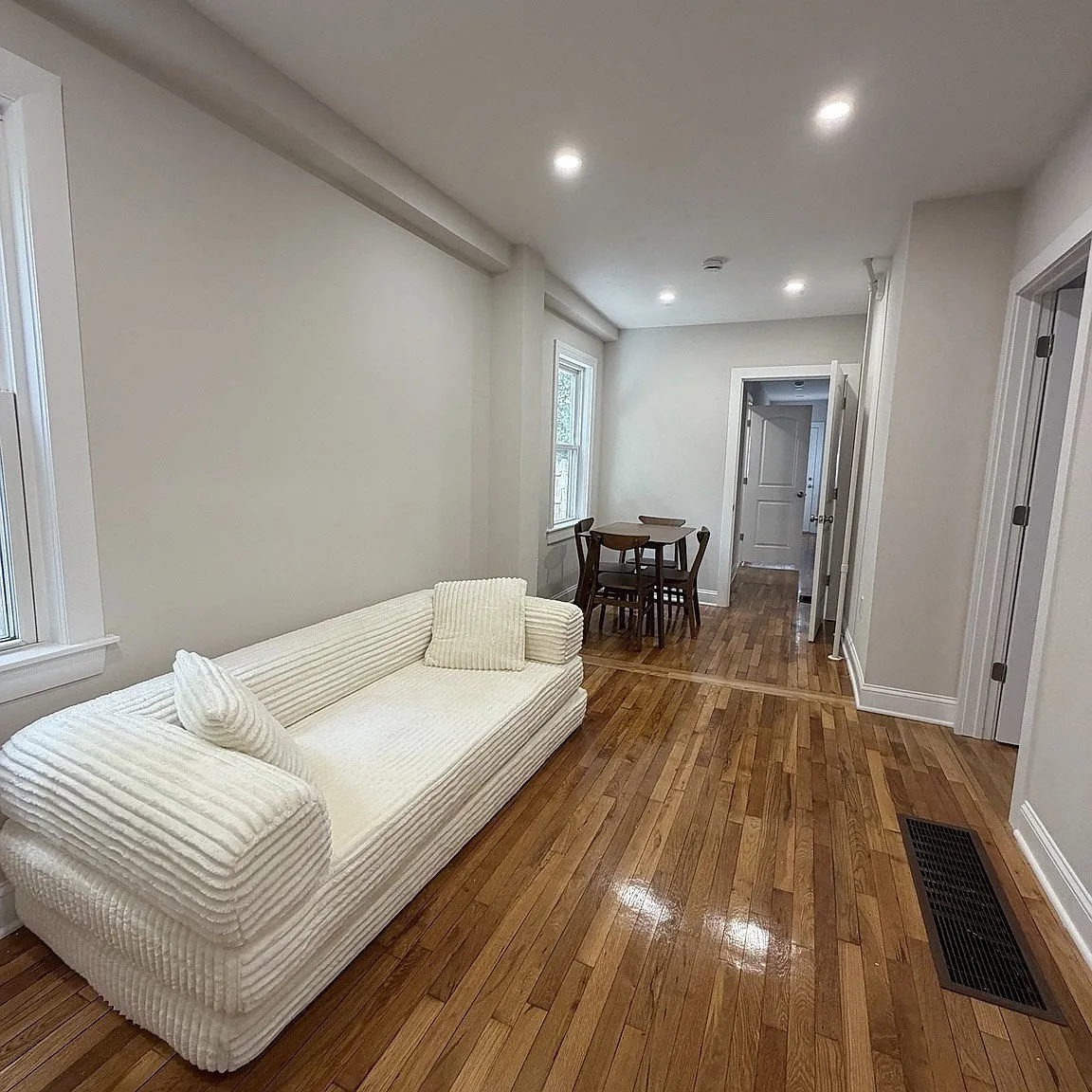 3 bed, 2.0 bath, 1000 sqft, $3,300 — Photo 4