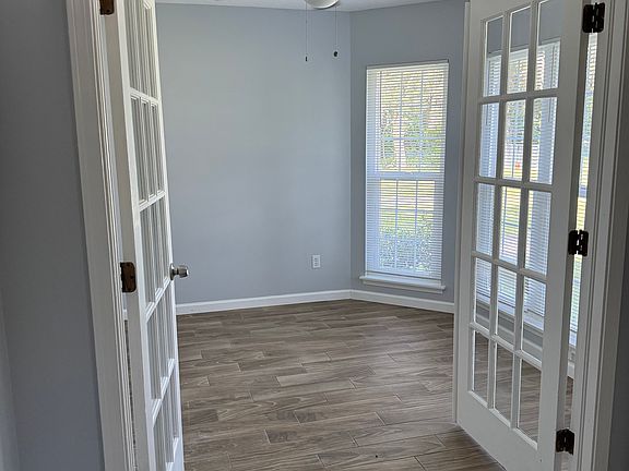 2nd image of 3219 Doctors Lake Dr