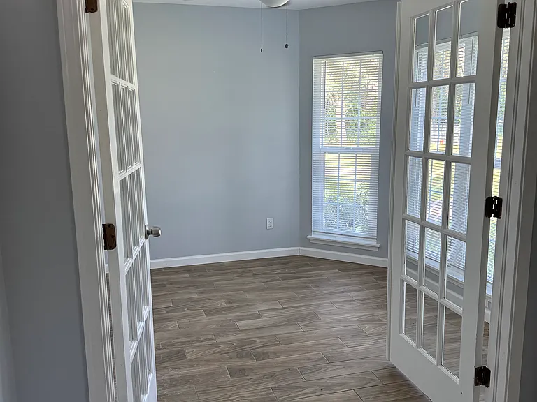 3219 Doctors Lake Dr — Photo 2