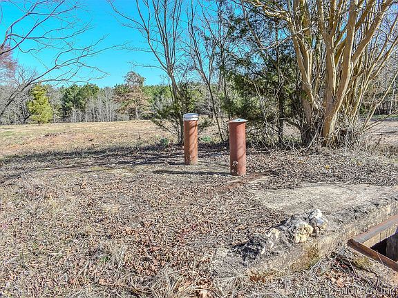 4th image of 32 E 2030th Rd