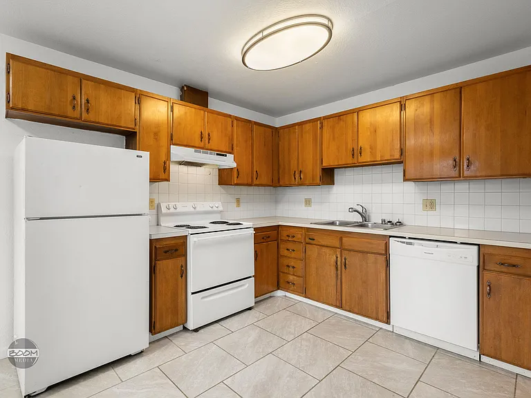 2326 Cordova St #17 — Photo 6