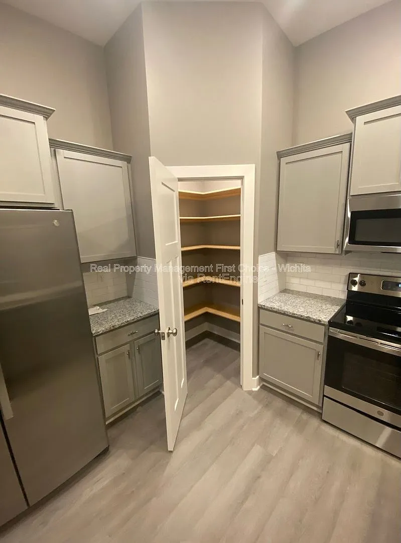 3 bed, 2.0 bath, 1200 sqft, $1,550 — Photo 4