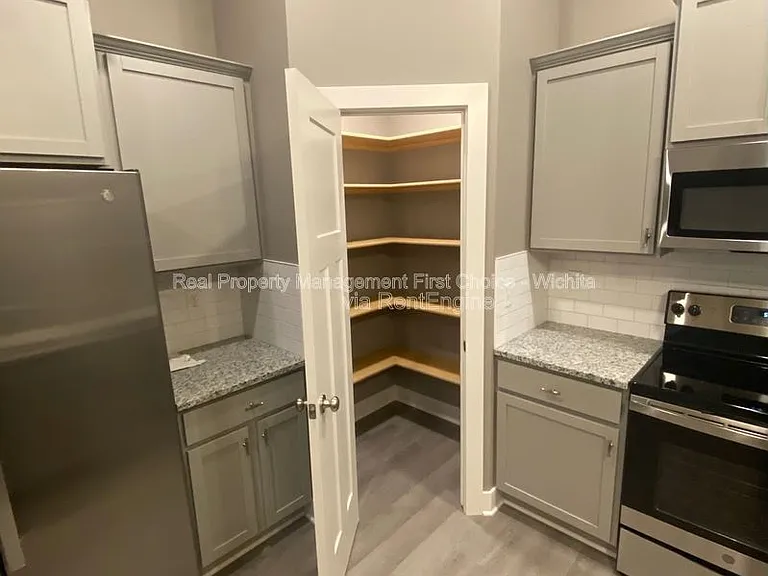 3318 W 45th St S — Photo 4