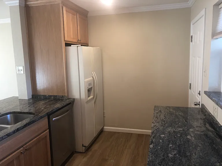 1205 Fairfield St — Photo 5