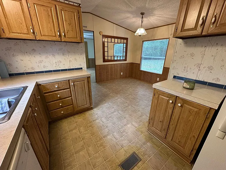 847 Twin Towers Rd — Photo 12