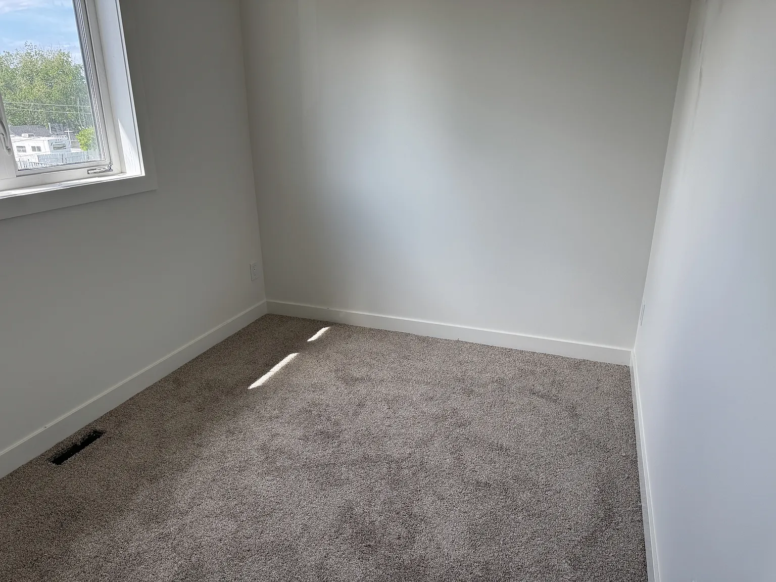 3 bed, 2.5 bath, 1300 sqft, $2,195 — Photo 4