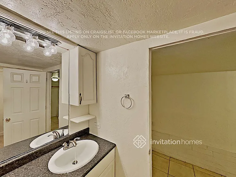 2747 N Greenfield Rd — Photo 10
