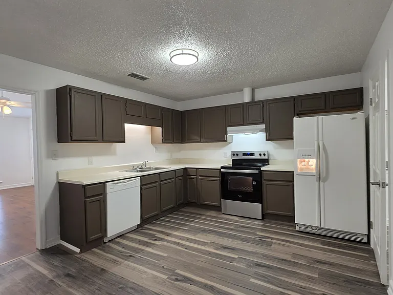 3917A Rodnor Forest Ln — Photo 4