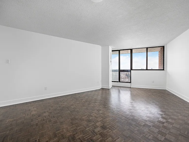 2445 The Collegeway — Photo 24